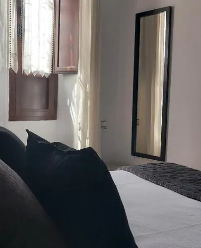 Descalzos Free Parking *